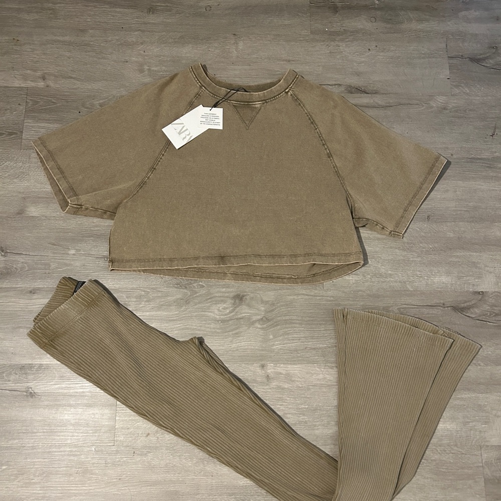 Brown Cropped Top and Flared Pants Set - Picture 2 of 3